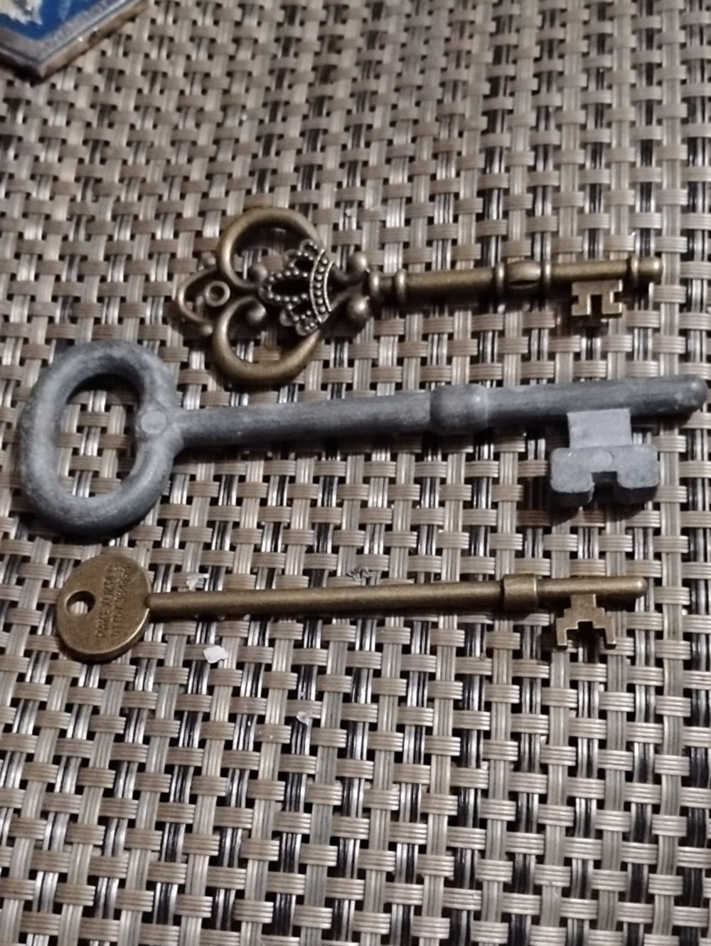 Decorative Key Set in Antique Gold & Silver Tones